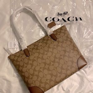 Coach Zip-top Signature Tote